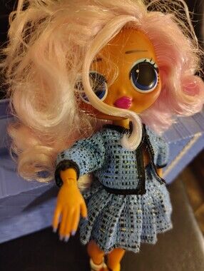 LOL Surprise OMG Fashion Doll with Blue Quilted Carrying Case Closet